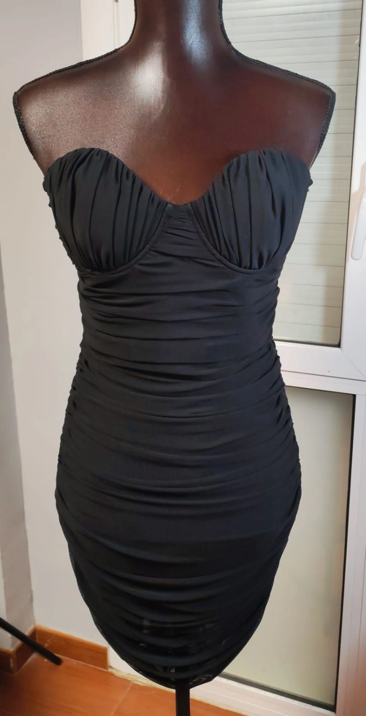 Vestido corto fruncido palabra de honor Marciano by Guess (Nuevo con etiqueta)